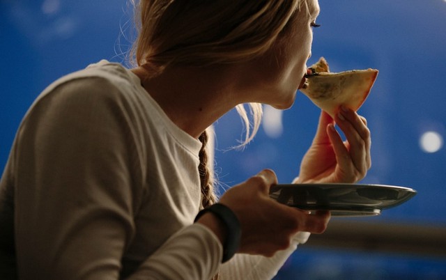 Їсти пізно ввечері