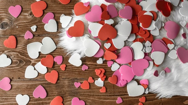 Що подарувати подрузі на 14 лютого