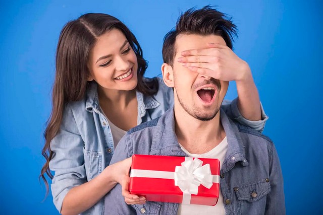 Що подарувати коханому на 14 лютого