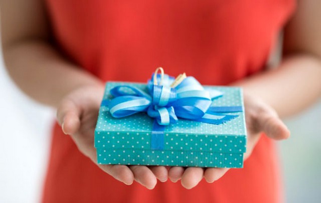 Що подарувати хрещеній на день народження
