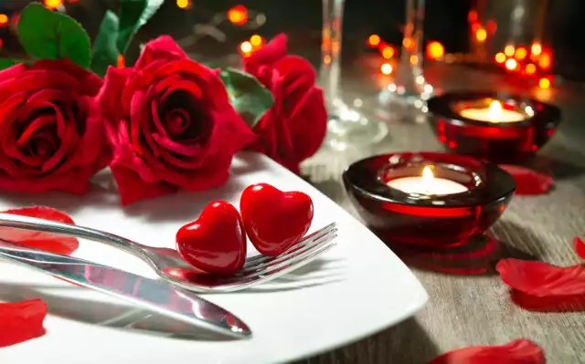 Що купити дівчині на 14 лютого