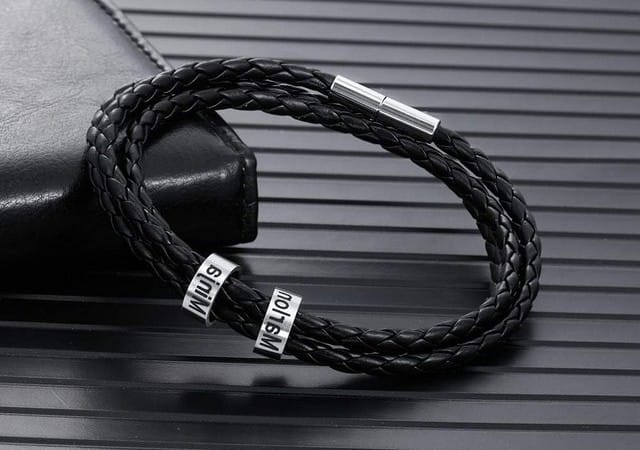 Браслет з пам'ятним гравіюванням;