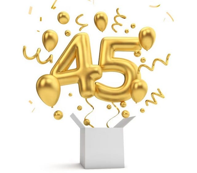 що подарувати дружині на 45 років