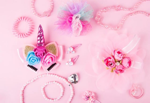 Як правильно вибрати подарунок для однокласниць на 8 Березня