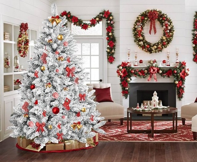 Як прикрасити різдвяну ялинку, щоб створити казкову атмосферу