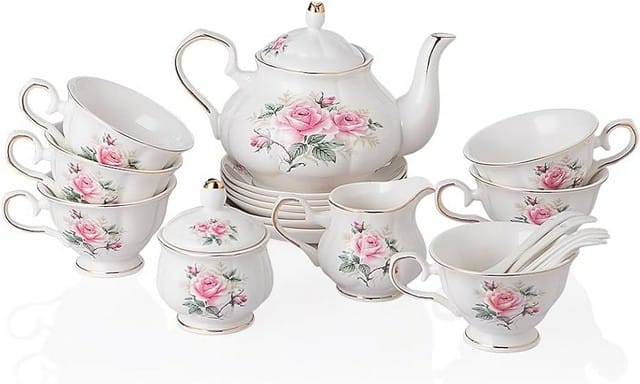 Красивий чайний сервіз