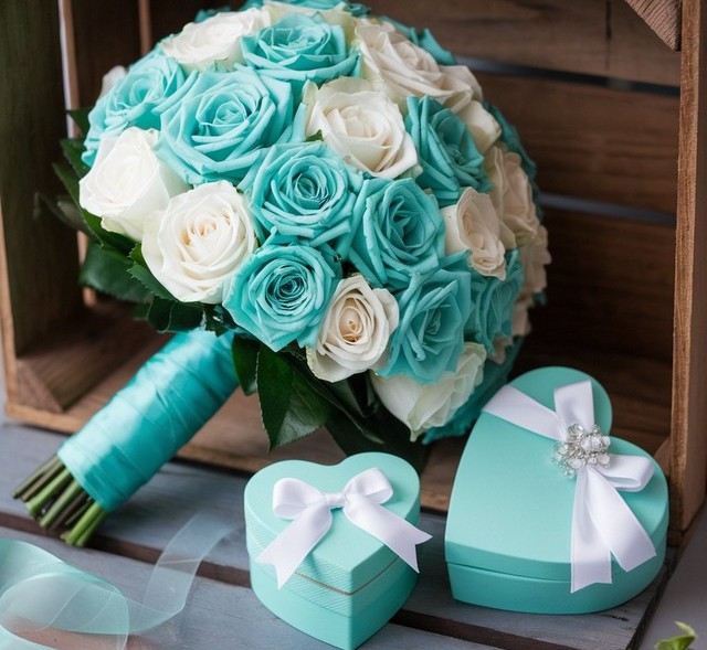 що подарувати на бірюзове весілля (18 років)