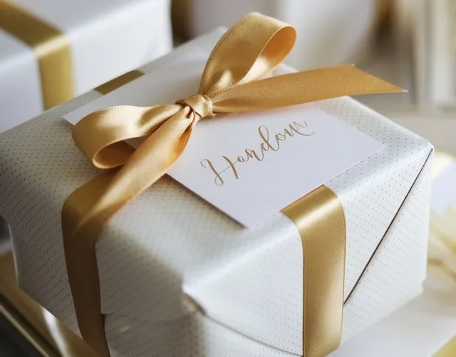 100+ ідей, що подарувати на нікелеве весілля (12 років річниці)