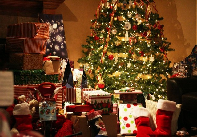 What to Give a Girlfriend for Christmas for a Laugh